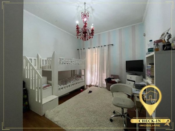 Tirane, shitet apartament 2+1+Aneks+Ballkon Kati 4, 120 m² (Qender)