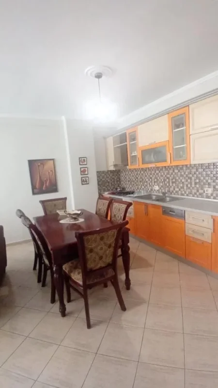 Tirane, shitet apartament 2+1 Kati 4, Sip 104 m² . Cmimi 165. 000 Euro. Kodra e Diellit afer Eleonores.)