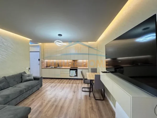 Tirane, shitet apartament 2+1+2 Poste Parkimi , 83 m² 260.000 € (Rose Garden , TEG)