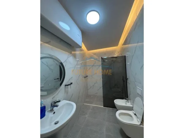Tirane, shitet apartament 2+1+2 Poste Parkimi , 83 m² 260.000 € (Rose Garden , TEG)