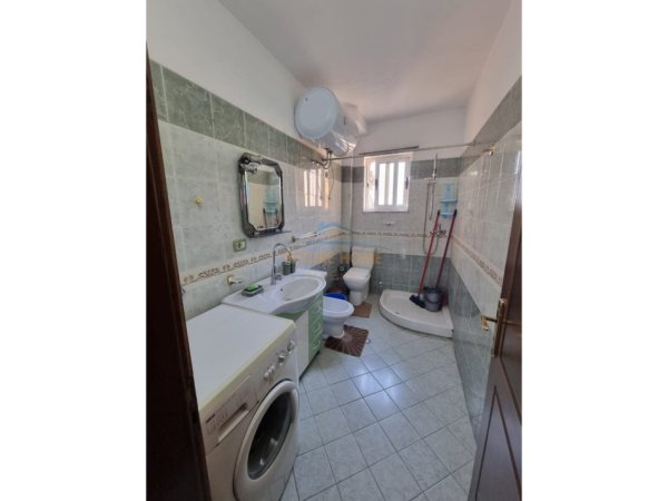 Tirane, jepet me qera apartament 2+1+Ballkon Kati 3, 74 m² 500 € (Rruga Hoxha Tasim)