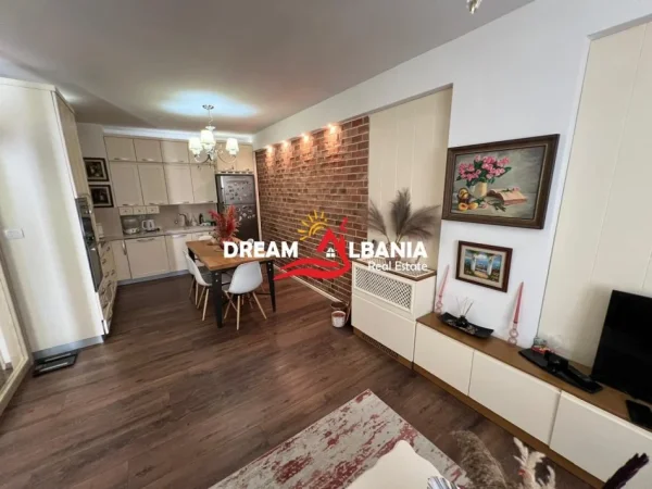 Tirane, shitet apartament 2+1+Ballkon Kati 1, 127 m² 270.000 € (Tek Rezidenca Kodra e Diellit 1)