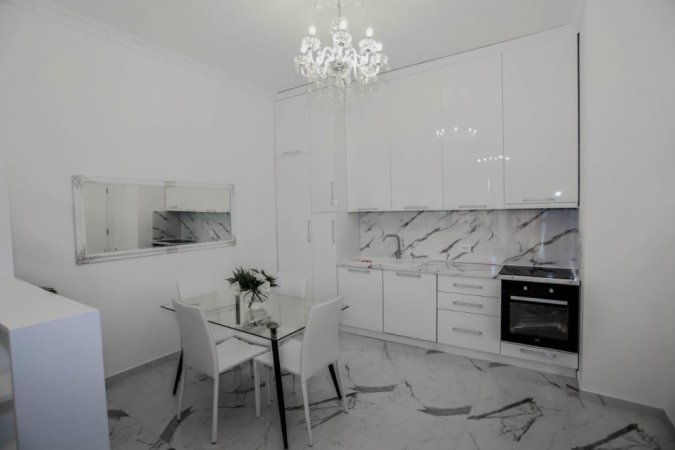 Tirane, jepet me qera apartament 1+1 Kati 6, 78 m² 850 € (Square 21)