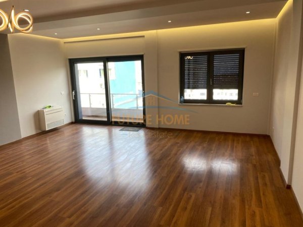 Tirane, jepet me qera apartament 4+1 Kati 7, 146 m² 1.700 € (Zogu i Zi)