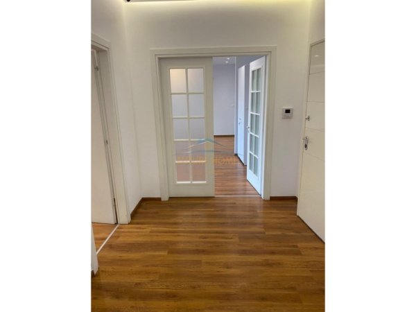Tirane, jepet me qera apartament 4+1 Kati 7, 146 m² 1.700 € (Zogu i Zi)