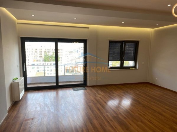 Tirane, jepet me qera apartament 4+1 Kati 7, 146 m² 1.700 € (Zogu i Zi)