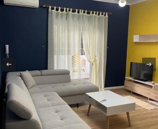 Tirane, jepet me qera apartament 1+1+Ballkon Kati 1, 65 m² 450 € (Rruga Memo Meto)