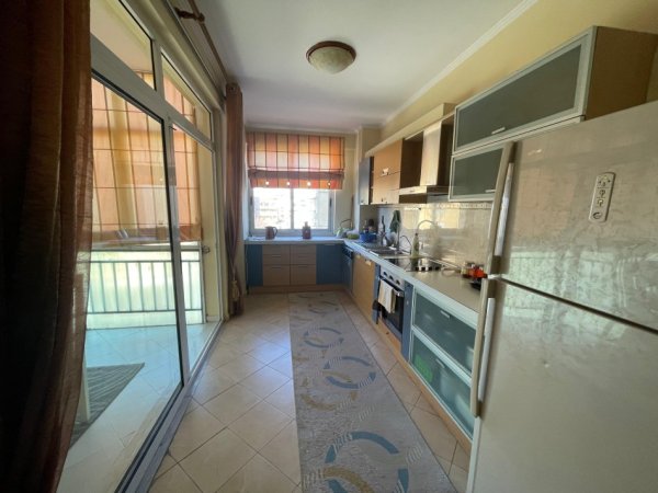 Tirane, shitet apartament 3+1+Ballkon , 135 m² 185.000 € (Porcelan)