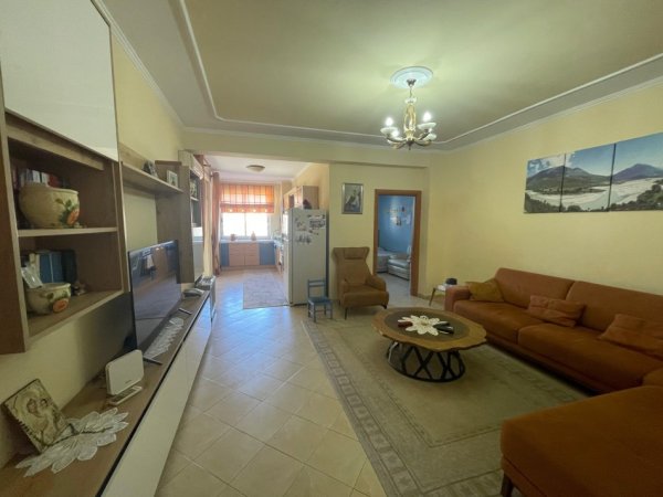 Tirane, shitet apartament 3+1+Ballkon , 135 m² 185.000 € (Porcelan)