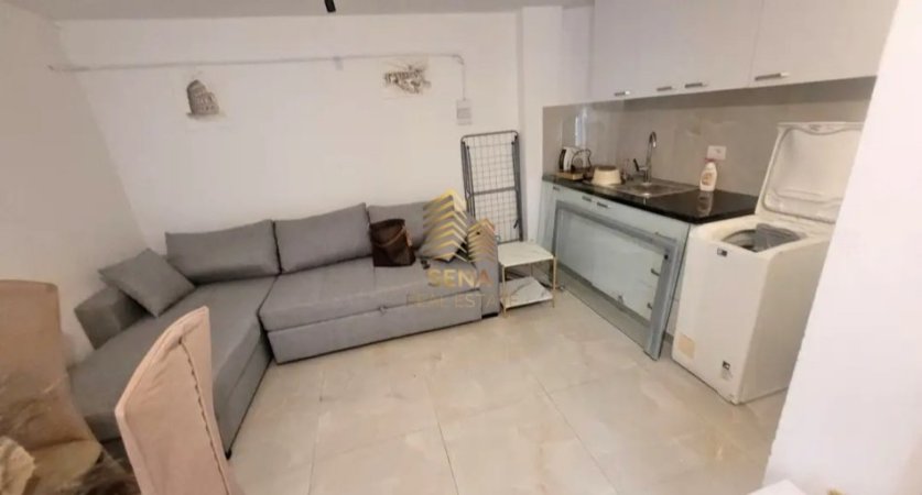 Tirane, jepet me qera apartament 1+1 Kati 1, 40 m² 250 € (Rruga 21 Dhjetori)