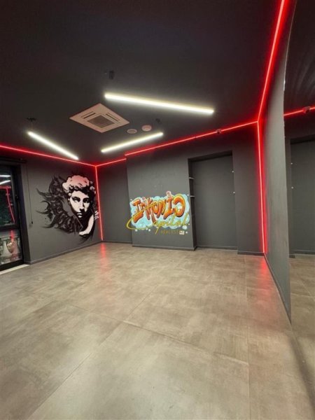 Tirane, jepet me qera dyqan Kati 1, 100 m² 2.200 € (RRUGA SAMI FRASHERI)