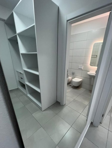 Tirane, jepet me qera apartament 2+1 Kati 2, 100 m² 800 € (KODRA E DIELLIT)