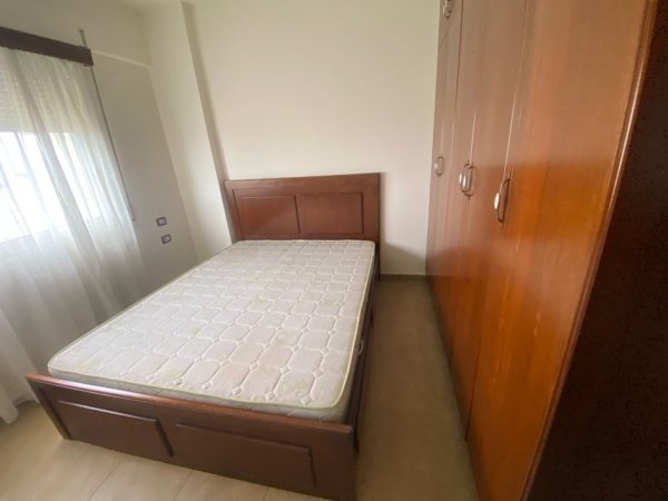 Tirane, jepet me qera apartament 1+1+Ballkon Kati 9, 70 m² 450 € (Perballe Delijorgjit Nela)