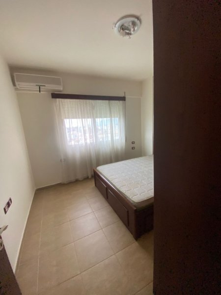Tirane, jepet me qera apartament 1+1+Ballkon Kati 9, 70 m² 450 € (Perballe Delijorgjit Nela)
