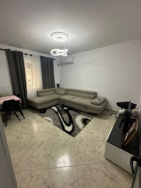 Tirane, jepet me qera apartament 1+1+Ballkon , 74 m² 500 € (Myslym shyri)