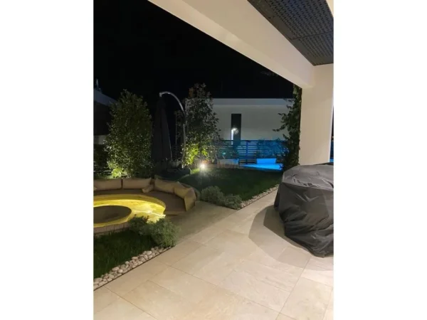 Tirane, shitet Vile 3+1 , 500 m² 2.200.000 € (O2 Residence , Farke)