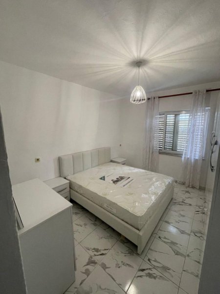 Tirane, jepet me qera apartament 1+1 Kati 1, 56 m² 380 € (Kinostudio)