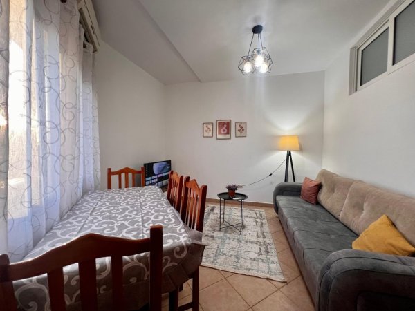 Tirane, jepet me qera apartament 2+1+Ballkon Kati 6, 92 m² 550 € (Rruga e Elbasanit)