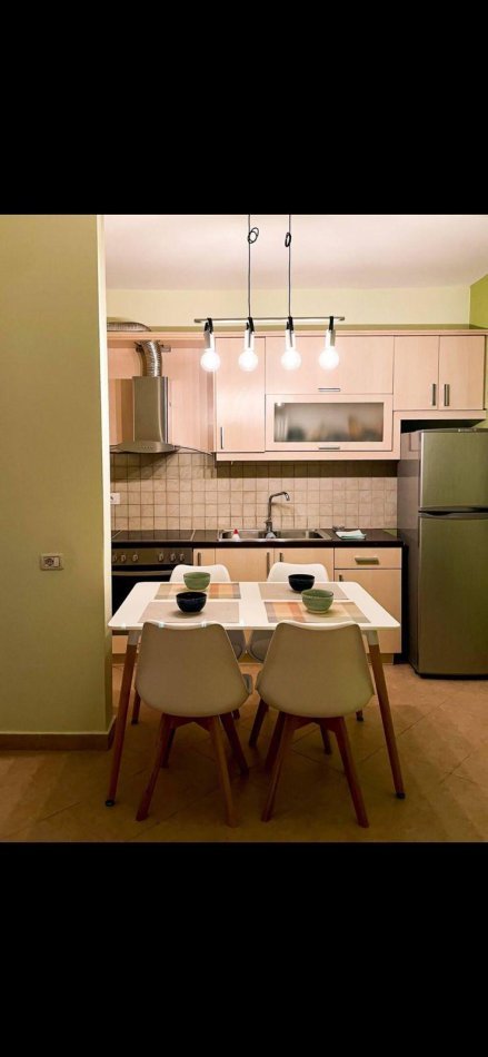 Tirane, jepet me qera apartament 1+1 Kati 3, 63 m² 600 € (Selvia)