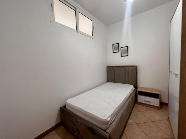 Tirane, jepet me qera apartament 2+1+Ballkon Kati 6, 92 m² 550 € (Rruga e Elbasanit)