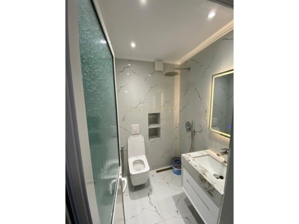 Tirane, jepet me qera zyre Kati 2, 83 m² 1.001 € (Rruga e Durrsit)
