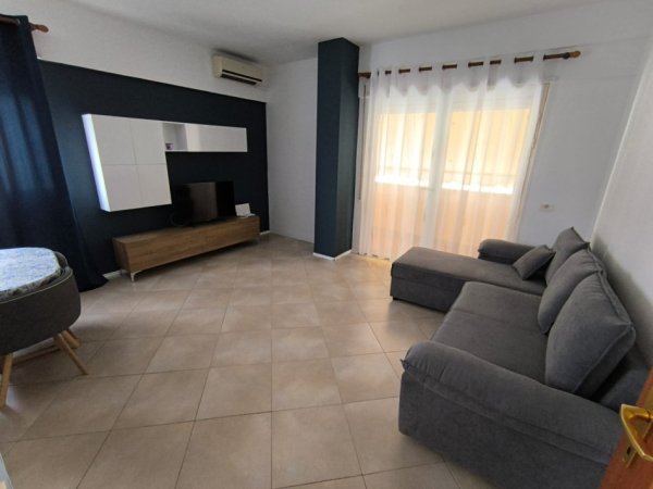 Tirane, jepet me qera apartament 1+1 Kati 5, 78 m² 600 € (Komuna e Parisit)