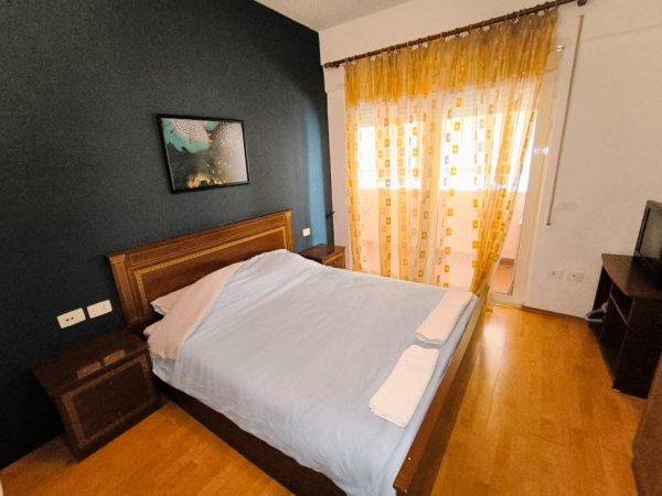 Tirane, jepet me qera apartament 1+1 Kati 5, 78 m² 600 € (Komuna e Parisit)