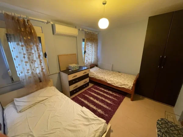 Tirane, jepet me qera apartament 3+1 Kati 5, 120 m² 750 € (Ali dem)