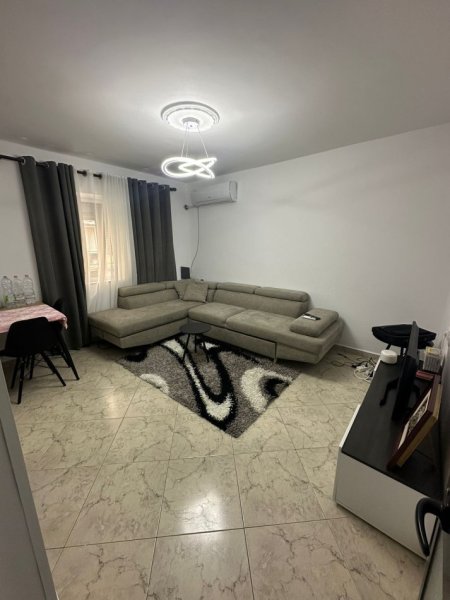 Tirane, jepet me qera 1+1 Kati 3, 74 m² 500 € (Myslym Shyri)
