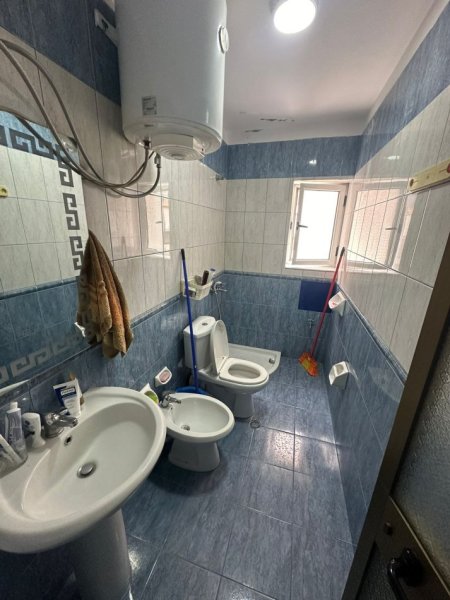 Tirane, jepet me qera 1+1 Kati 3, 74 m² 500 € (Myslym Shyri)