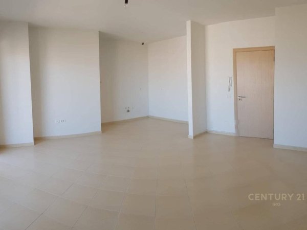 Tirane, jepet me qera apartament 2+1 Kati 11, 550 € (Ish Stacioni i Trenit)