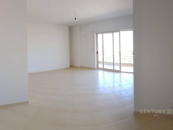 Tirane, jepet me qera apartament 2+1 Kati 11, 550 € (Ish Stacioni i Trenit)