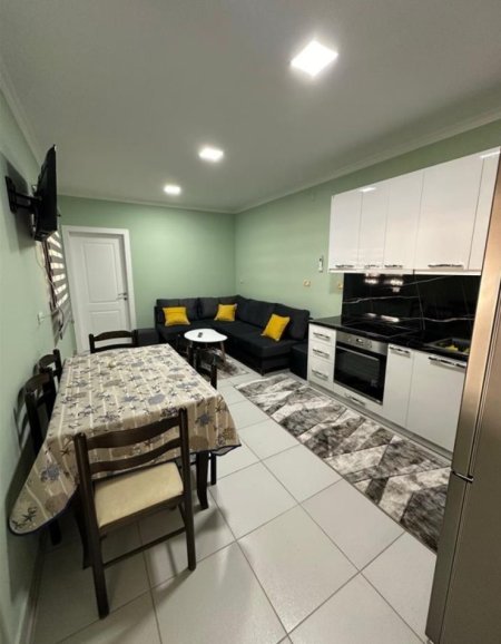 Tirane, jepet me qera apartament 1+1+Aneks+Ballkon Kati 5, 50 m² 450 € (Don Bosco)