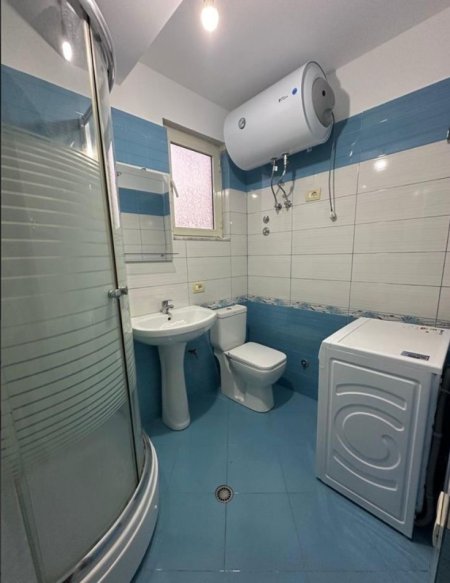 Tirane, jepet me qera apartament 1+1+Aneks+Ballkon Kati 5, 50 m² 450 € (Don Bosco)