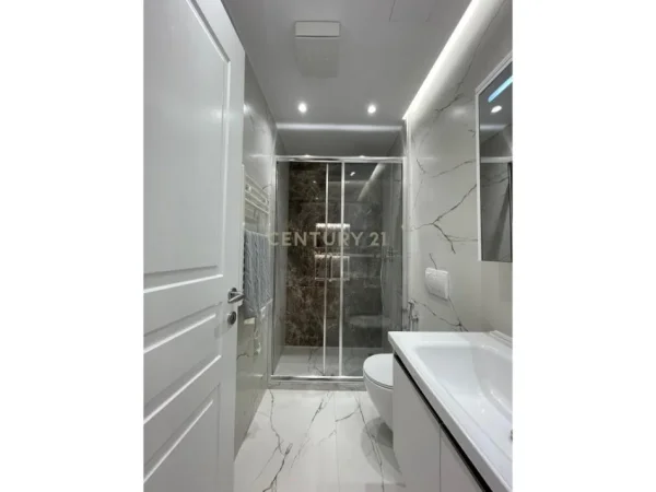 Tirane, jap me qera apartament 1+1 Kati 1, 55 m² 600 € (rruga irfan tomini)