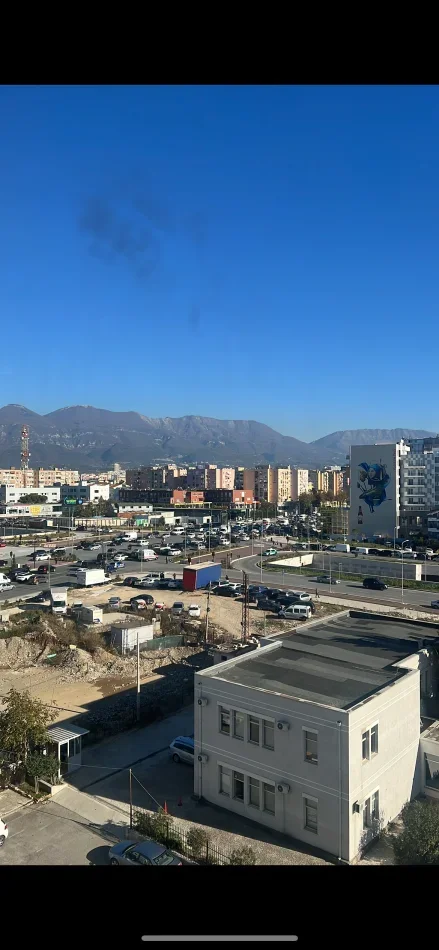 Tirane, jepet me qera apartament 2+1+Ballkon Kati 5, 100 m² 700 € (Rruga Ali Bakiu, Astir, perballe ish-sheshi Shqiponja)