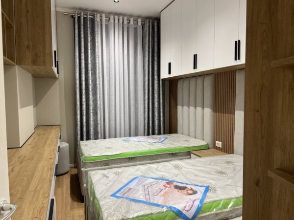 Tirane, jepet me qera apartament 2+1+Ballkon Kati 5, 100 m² 700 € (Rruga Ali Bakiu, Astir, perballe ish-sheshi Shqiponja)
