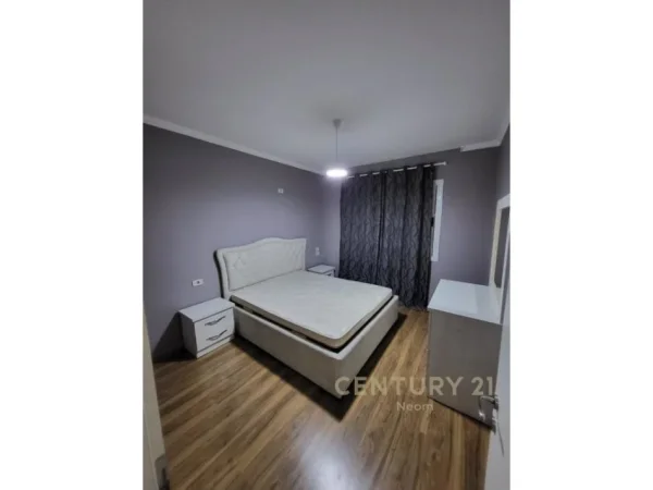 Tirane, jepet me qera apartament 1+1 Kati 11, 68 m² 600 € (Komuna e parisit)