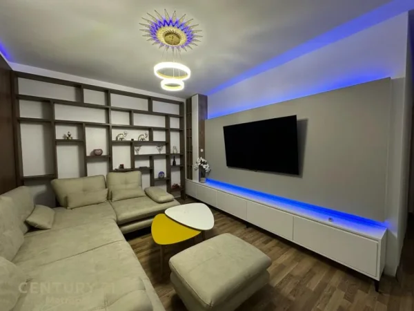 Tirane, jap me qera apartament 2+1 Kati 2, 102 m² 650 € (Kopshti botanik)