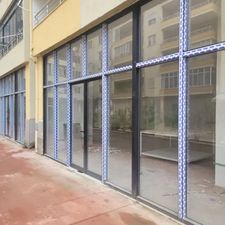 Tirane, shitet dyqan Kati 0, 330 m² (Astir) cmimi 2200 euro/m2