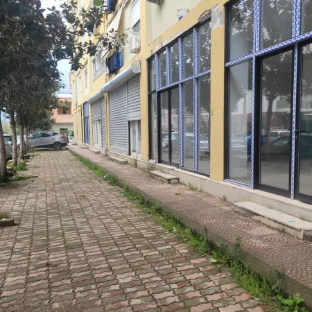 Tirane, shitet dyqan Kati 0, 330 m² (Astir) cmimi 2200 euro/m2