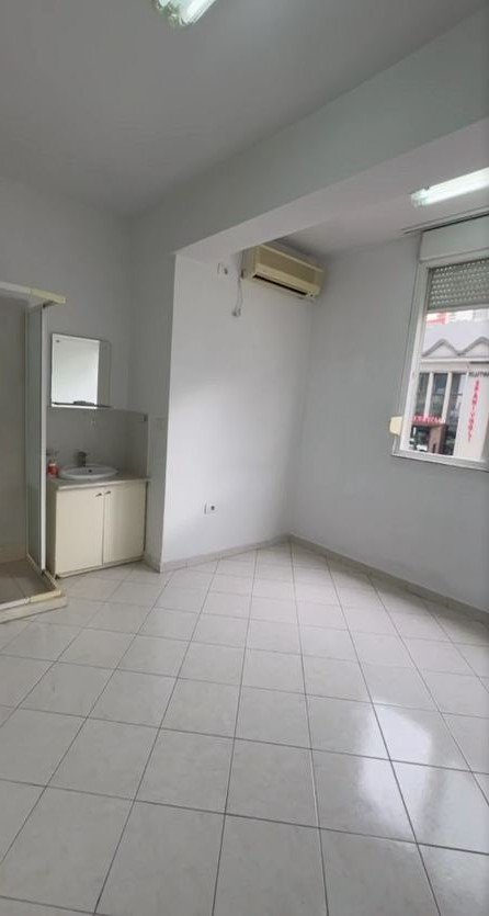 Tirane, jepet me qera zyre , 65 m² 750 € (Rruga Sami Frasheri)