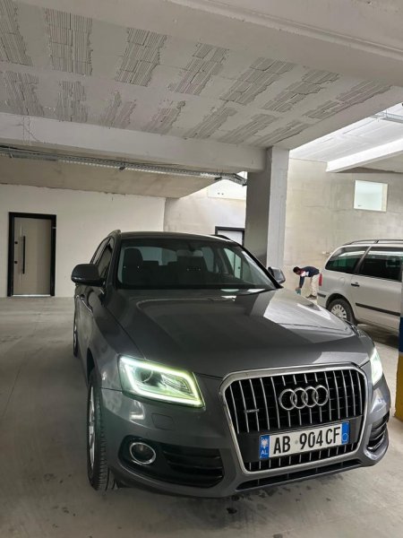 Tirane, shes makine Audi q5 Nafte, ulliri automatik Kondicioner 220.000 km 14.200 €