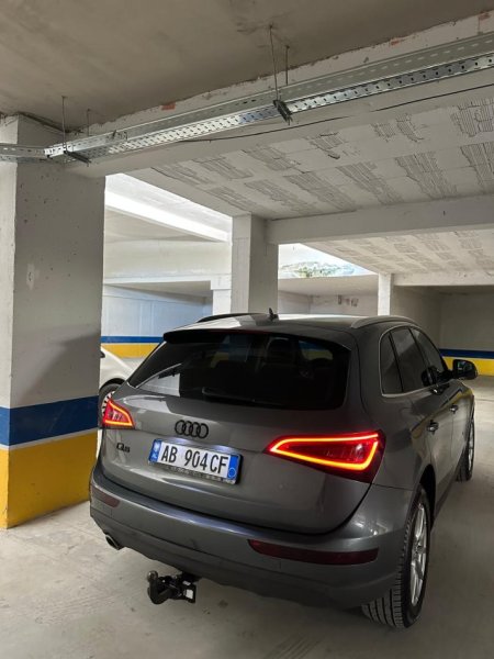Tirane, shes makine Audi q5 Nafte, ulliri automatik Kondicioner 220.000 km 14.200 €