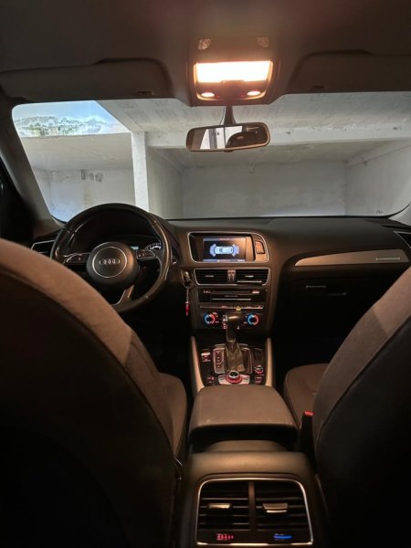 Tirane, shes makine Audi q5 Nafte, ulliri automatik Kondicioner 220.000 km 14.200 €