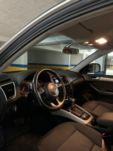 Tirane, shes makine Audi q5 Nafte, ulliri automatik Kondicioner 220.000 km 14.200 €