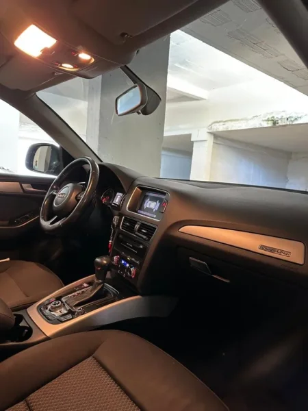 Tirane, shes makine Audi q5 Nafte, ulliri automatik Kondicioner 220.000 km 14.200 €