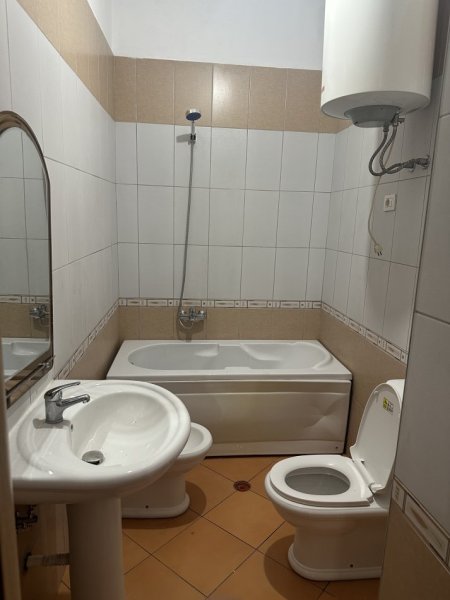 Shqiperi, jepet me qera apartament 2+1 Kati 2, 121 m² 460 € (Irfan Tershana siper ruges per nga depo e ujit)