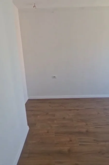 Tirane, jepet me qera apartament 1+1+Ballkon Kati 8, 67 m² 350 € (Rruga Sokrat Miho Astir)