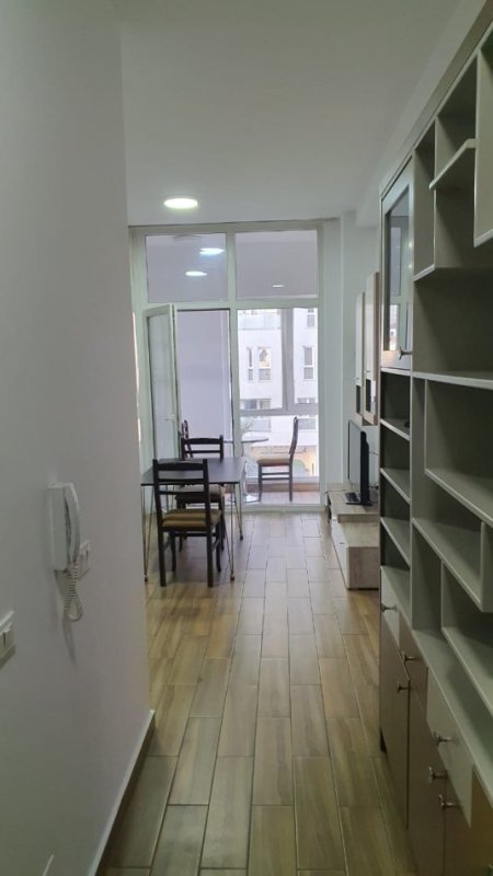 Tirane, jepet me qera apartament 1+1+Ballkon Kati 2, 50 m² 570 € (Komuna e Parisit,Rruga Tish Dahia)